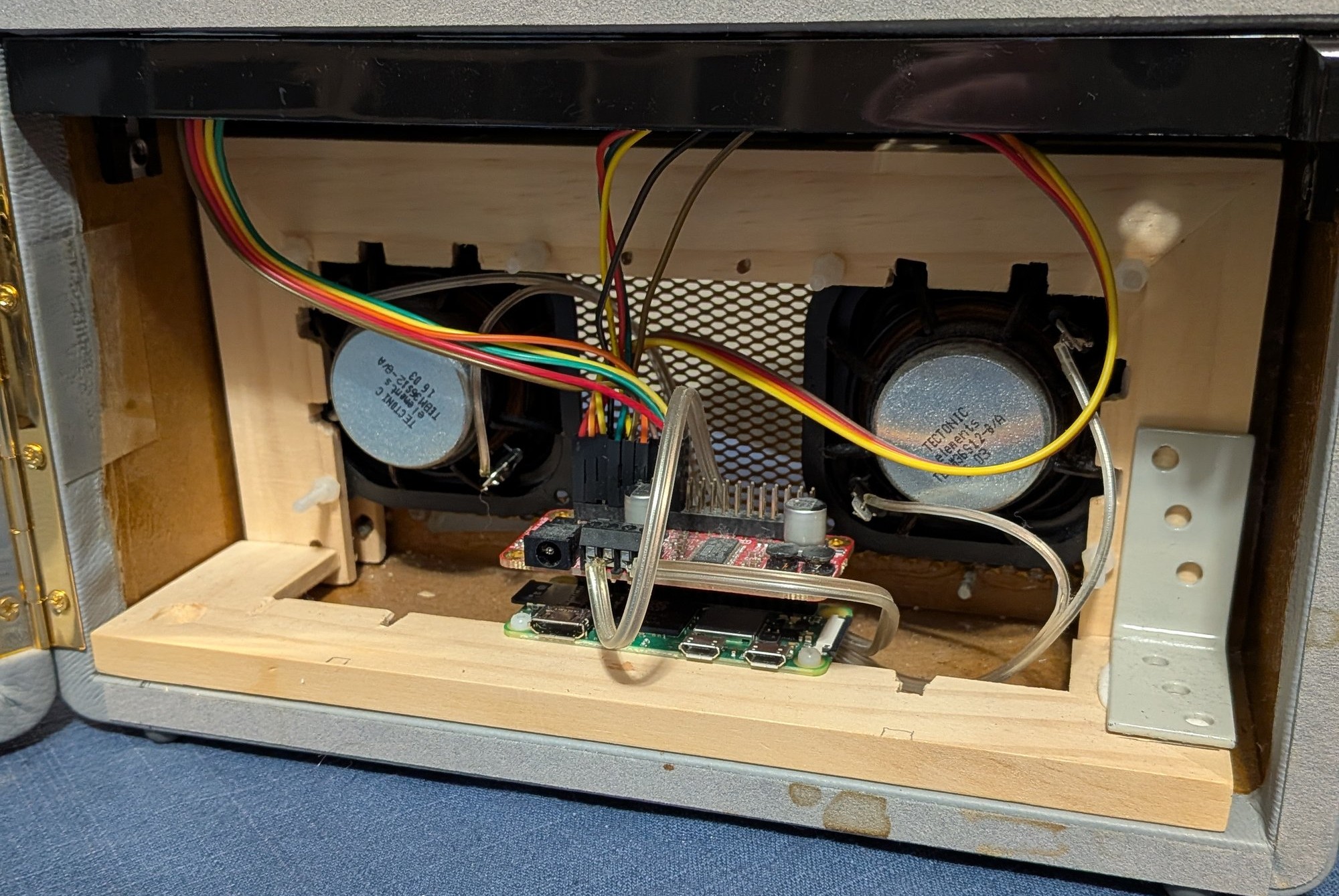 Loudspeaker mount